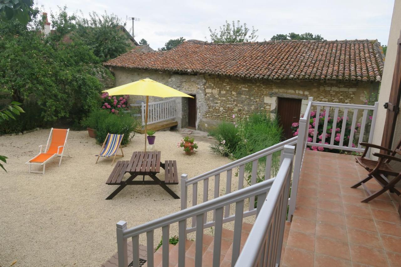 Vila Aux Acacias Braye-sous-Faye Exteriér fotografie